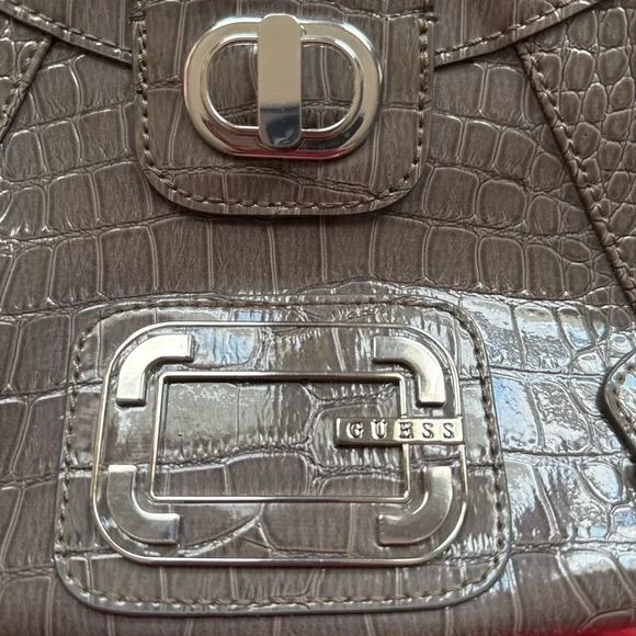 GUESS SHOULDER BAG - Picture 2 of 5